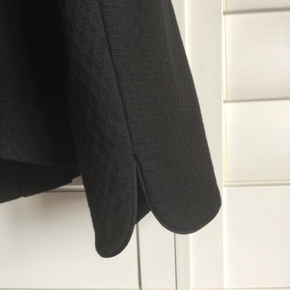 ⭐️Host Pick⭐️Holt Renfrew fitted black blazer - Picture 5 of 10